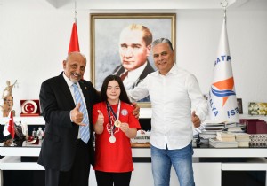 Şampiyon Ceylin Kurtoğlu dan  Başkan Uysal ı Ziyaret